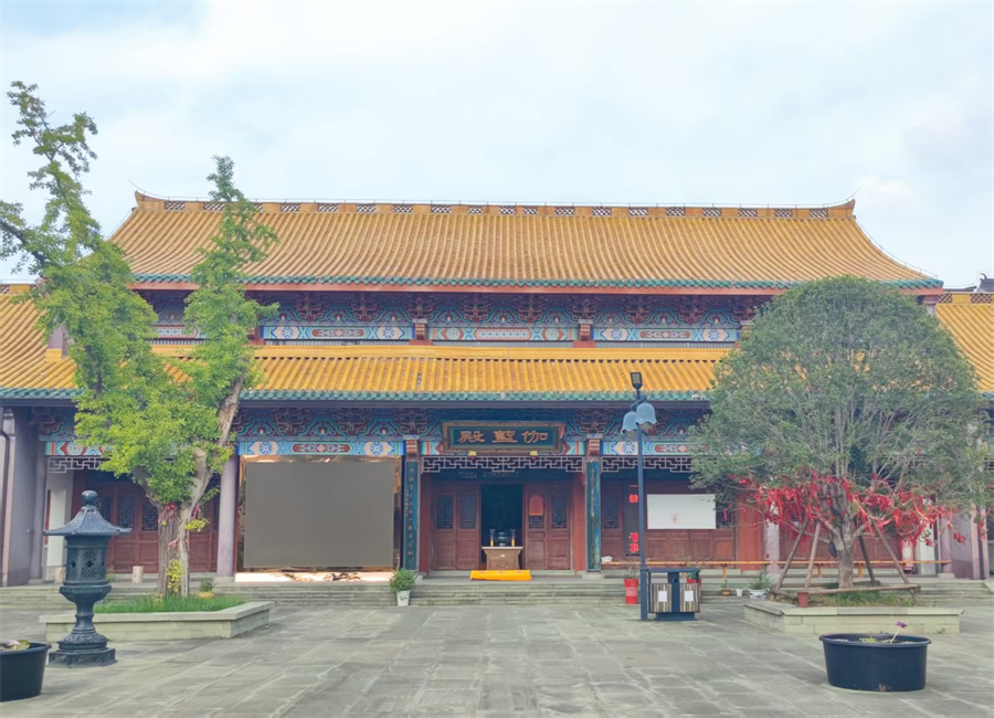 ٤����-������